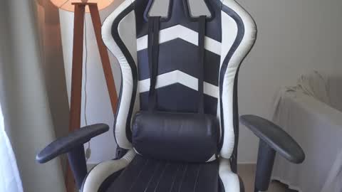 Snapshot of donnna19 chatting on October 31, 2025, 11:55 am Donatella online show from October 31, 2025, 11:55 am