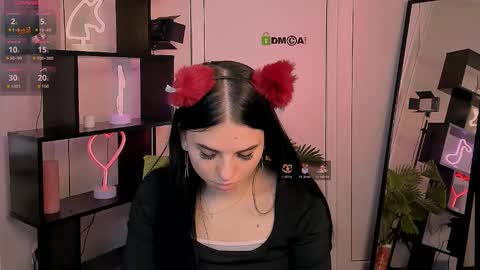 Snapshot of dora_di1 chatting on November 6, 2025, 7:20 am we online show from November 6, 2025, 7:20 am