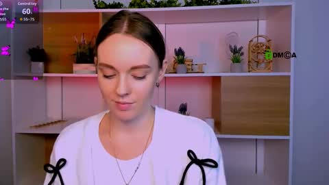 Snapshot of dora_di1 chatting on November 8, 2025, 8:03 am we online show from November 8, 2025, 8:03 am