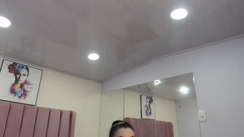 Anny online show from April 18, 2026, 12:09 pm