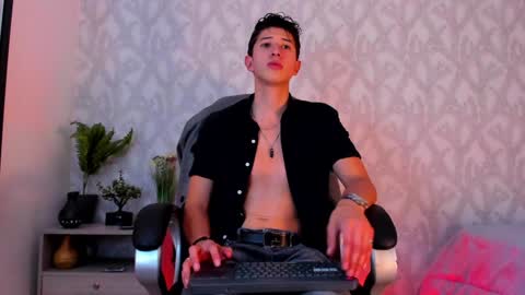 Snapshot of dorian_mystery chatting on January 19, 2025, 4:22 am dorian_mystery online show from January 19, 2025, 4:22 am