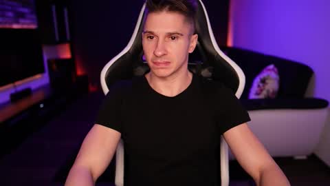 Snapshot of dorianreyes chatting on October 19, 2025, 8:42 pm Dorian Reyes online show from October 19, 2025, 8:42 pm