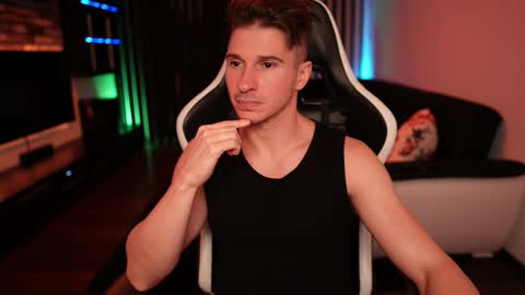 Snapshot of dorianreyes chatting on October 21, 2025, 7:58 pm Dorian Reyes online show from October 21, 2025, 7:58 pm