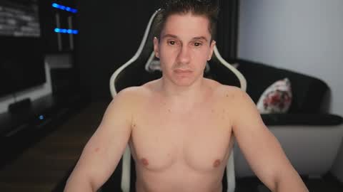 Dorian Reyes online show from May 2, 2026, 1:43 am