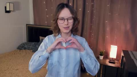 Snapshot of doribiltz chatting on November 6, 2025, 8:21 pm Violet online show from November 6, 2025, 8:21 pm