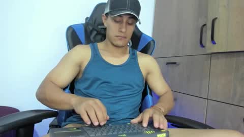 dorman_boy online show from December 23, 2025, 3:48 am