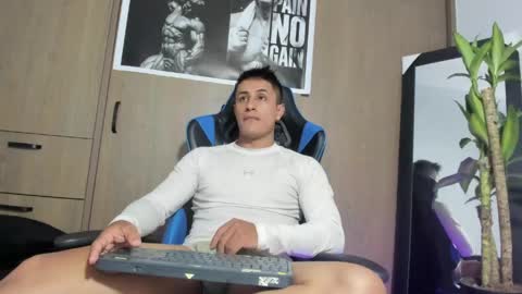 Snapshot of dorman_boy chatting on May 12, 2026, 12:41 am dorman_boy online show from May 12, 2026, 12:41 am