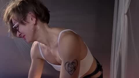 Snapshot of dorothy_meyer chatting on November 14, 2025, 2:32 am Dorothy Next stream on Monday at 3am-9am online show from November 14, 2025, 2:32 am