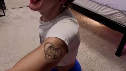 Snapshot of dorothy_meyer chatting on November 19, 2025, 5:18 am Dorothy Next stream on Monday at 3am-9am online show from November 19, 2025, 5:18 am