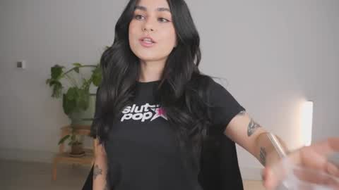 Sara online show from April 14, 2026, 2:28 am