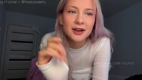 Snapshot of doublecuties chatting on October 13, 2025, 2:55 am Lana Eva dont forget to give us a thumb up online show from October 13, 2025, 2:55 am