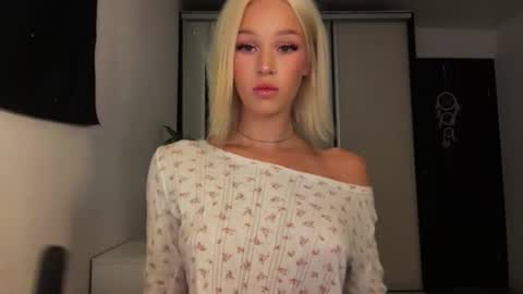 MOLLYYYY dont forget to give me a thumb up online show from June 14, 2026, 1:24 pm