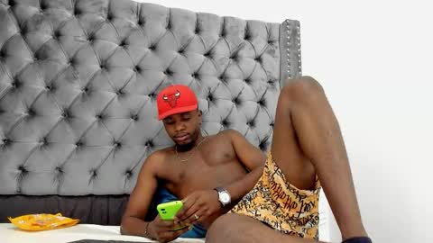 DOUGLAS online show from October 5, 2025, 1:09 pm