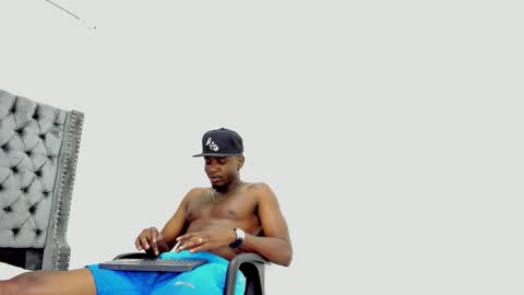 DOUGLAS online show from October 16, 2025, 1:12 pm