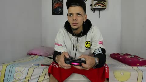 douglas_gallegos online show from December 13, 2024, 5:32 pm