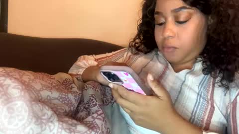 dove_love22 online show from November 4, 2025, 4:33 am