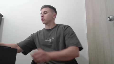 draco_boy2000 online show from October 21, 2025, 9:15 pm