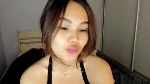 Snapshot of dragon_princesss chatting on December 12, 2024, 1:17 pm Airi online show from December 12, 2024, 1:17 pm