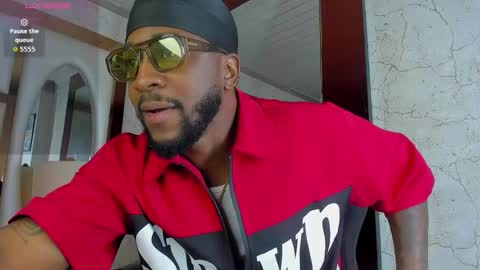 ---Drake--- online show from November 15, 2025, 2:24 pm