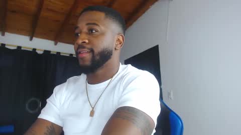 Snapshot of drake_nassir4 chatting on February 19, 2026, 4:41 am ---Drake--- online show from February 19, 2026, 4:41 am