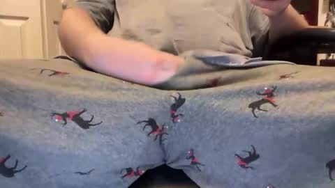 drakec414 online show from November 19, 2025, 2:44 am