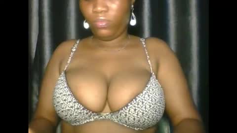 dramadoll_ online show from November 5, 2025, 6:41 pm