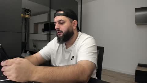 Snapshot of dravenpeak chatting on November 2, 2025, 5:15 pm DravenPeak online show from November 2, 2025, 5:15 pm