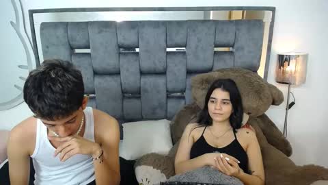 Snapshot of dravith_and_valery chatting on January 23, 2025, 5:02 am -- nicolle and jhon -- online show from January 23, 2025, 5:02 am