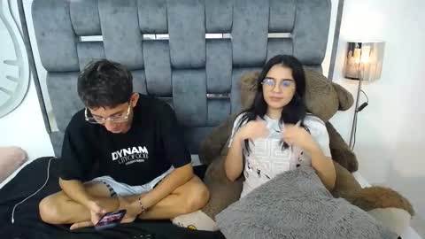 Snapshot of dravith_and_valery chatting on January 24, 2025, 7:08 am -- nicolle and jhon -- online show from January 24, 2025, 7:08 am