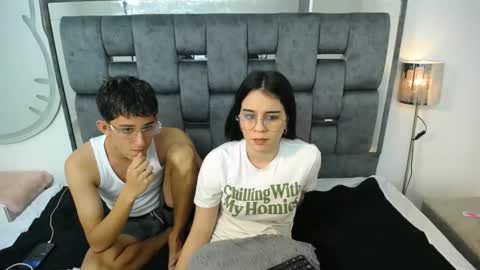 Snapshot of dravith_and_valery chatting on January 25, 2025, 10:50 pm -- nicolle and jhon -- online show from January 25, 2025, 10:50 pm