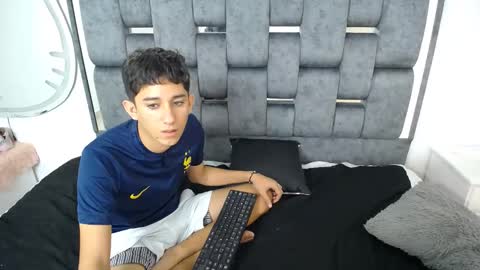 Snapshot of dravith_and_valery chatting on February 14, 2025, 7:28 am -- nicolle and jhon -- online show from February 14, 2025, 7:28 am