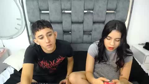 Snapshot of dravith_and_valery chatting on February 23, 2025, 2:07 am -- nicolle and jhon -- online show from February 23, 2025, 2:07 am