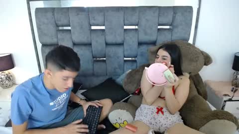 Snapshot of dravith_and_valery chatting on February 25, 2025, 10:58 am -- nicolle and jhon -- online show from February 25, 2025, 10:58 am
