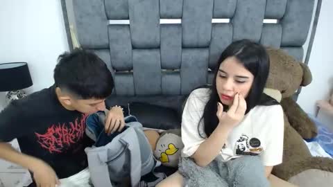 Snapshot of dravith_and_valery chatting on March 12, 2025, 5:57 am -- nicolle and jhon -- online show from March 12, 2025, 5:57 am