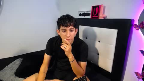 Snapshot of dravith_and_valery chatting on October 5, 2025, 1:26 am -- nicolle and jhon -- online show from October 5, 2025, 1:26 am