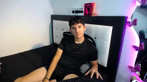 Snapshot of dravith_and_valery chatting on October 9, 2025, 10:57 am -- nicolle and jhon -- online show from October 9, 2025, 10:57 am