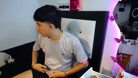 Snapshot of dravith_and_valery chatting on October 11, 2025, 11:20 am -- nicolle and jhon -- online show from October 11, 2025, 11:20 am