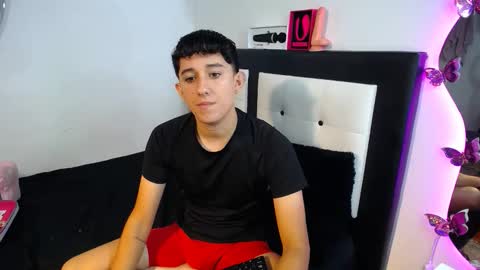 Snapshot of dravith_and_valery chatting on October 14, 2025, 9:15 pm -- nicolle and jhon -- online show from October 14, 2025, 9:15 pm