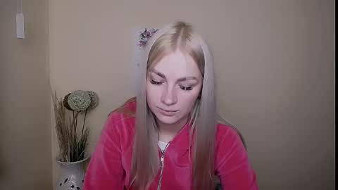 dream_dolly_ online show from September 22, 2025, 9:33 am