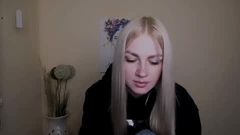 dream_dolly_ online show from September 25, 2025, 1:04 pm