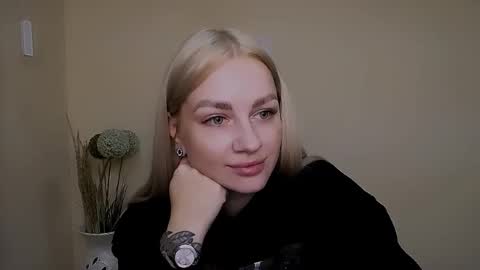 dream_dolly_ online show from September 27, 2025, 2:55 pm