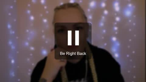 dream_dolly_ online show from October 9, 2025, 1:31 pm