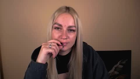 dream_dolly_ online show from October 25, 2025, 12:13 pm