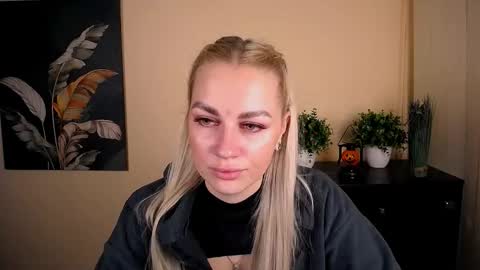 dream_dolly_ online show from October 26, 2025, 1:50 pm