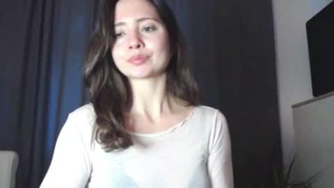 Nicole online show from December 19, 2025, 8:10 am