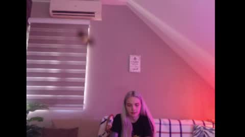 A girl online show from April 8, 2026, 7:19 am