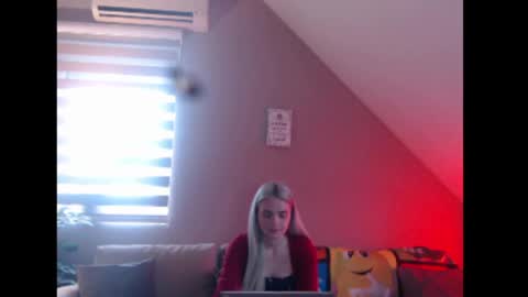 A girl online show from April 14, 2026, 7:36 am