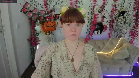 Luna online show from November 2, 2025, 8:44 pm