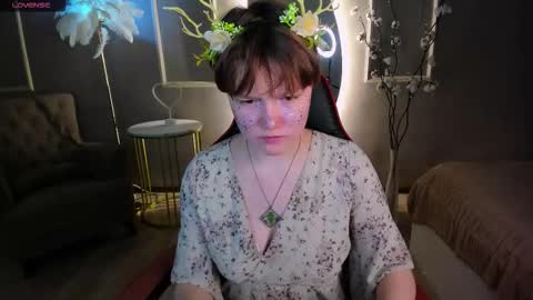 Luna online show from November 30, 2025, 8:35 pm