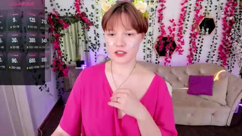 Luna online show from December 2, 2025, 9:21 pm